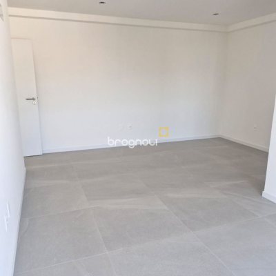 Cobertura com 125m², 3 quartos (sendo 2 suítes), 2 garagens, no bairro Pedra Branca em Palhoça