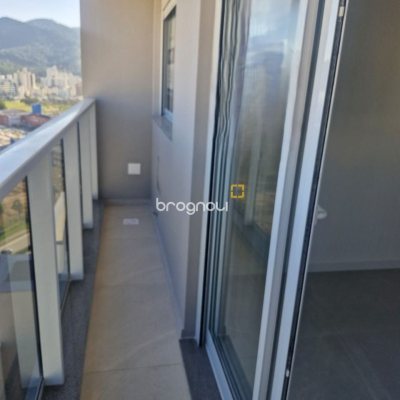 Cobertura com 125m², 3 quartos (sendo 2 suítes), 2 garagens, no bairro Pedra Branca em Palhoça