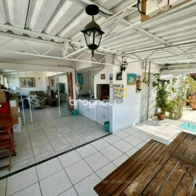 Cobertura com 68m², 2 quartos (sendo 1 suíte), 1 garagem, no bairro Trindade em Florianópolis