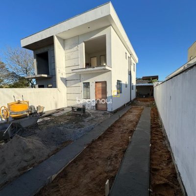 Casa com 107m², 2 quartos (sendo 2 suítes), 1 garagem, no bairro Rio Vermelho em Florianópolis