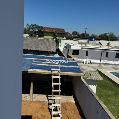 Casa com 107m², 2 quartos (sendo 2 suítes), 1 garagem, no bairro Rio Vermelho em Florianópolis