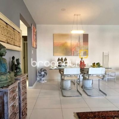 Apartamento com 93m², 2 quartos (sendo 1 suíte), 1 garagem, no bairro Centro em Florianópolis