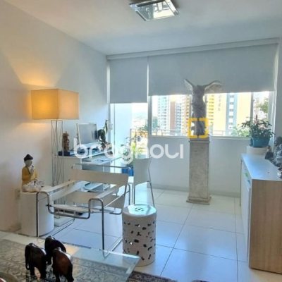 Apartamento com 93m², 2 quartos (sendo 1 suíte), 1 garagem, no bairro Centro em Florianópolis