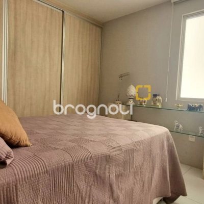 Apartamento com 93m², 2 quartos (sendo 1 suíte), 1 garagem, no bairro Centro em Florianópolis