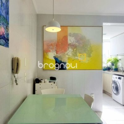 Apartamento com 93m², 2 quartos (sendo 1 suíte), 1 garagem, no bairro Centro em Florianópolis