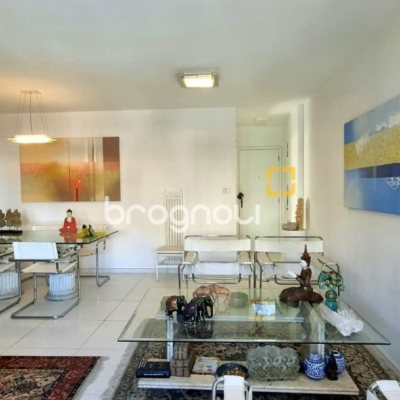 Apartamento com 93m², 2 quartos (sendo 1 suíte), 1 garagem, no bairro Centro em Florianópolis