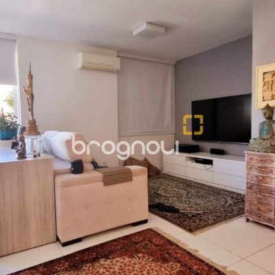 Apartamento com 93m², 2 quartos (sendo 1 suíte), 1 garagem, no bairro Centro em Florianópolis