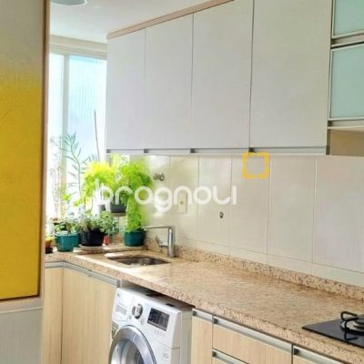 Apartamento com 93m², 2 quartos (sendo 1 suíte), 1 garagem, no bairro Centro em Florianópolis