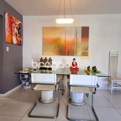 Apartamento com 93m², 2 quartos (sendo 1 suíte), 1 garagem, no bairro Centro em Florianópolis