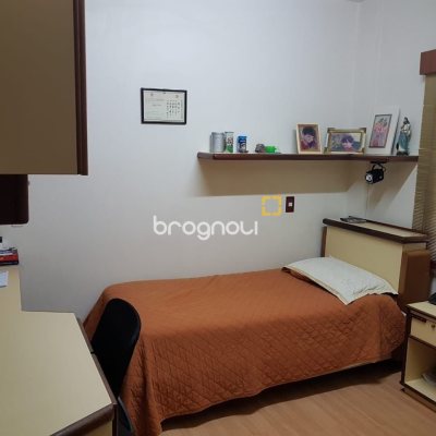 Casa com 416m², 3 quartos (sendo 1 suíte), 4 garagens, no bairro Agronômica em Florianópolis