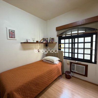 Casa com 416m², 3 quartos (sendo 1 suíte), 4 garagens, no bairro Agronômica em Florianópolis