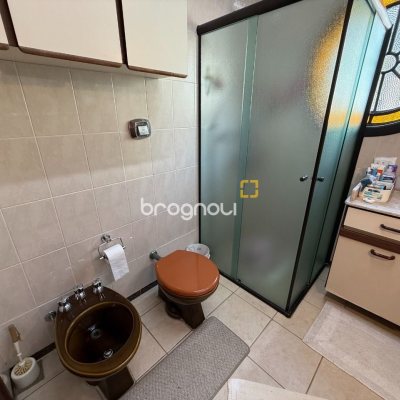 Casa com 416m², 3 quartos (sendo 1 suíte), 4 garagens, no bairro Agronômica em Florianópolis