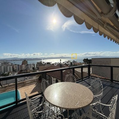 Casa com 416m², 3 quartos (sendo 1 suíte), 4 garagens, no bairro Agronômica em Florianópolis