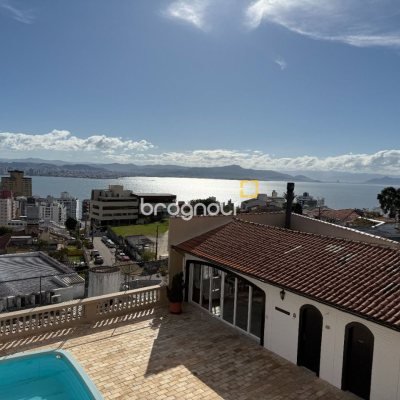 Casa com 416m², 3 quartos (sendo 1 suíte), 4 garagens, no bairro Agronômica em Florianópolis
