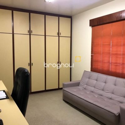 Casa com 416m², 3 quartos (sendo 1 suíte), 4 garagens, no bairro Agronômica em Florianópolis