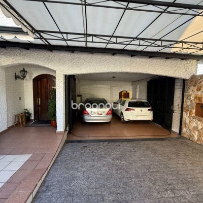 Casa com 416m², 3 quartos (sendo 1 suíte), 4 garagens, no bairro Agronômica em Florianópolis