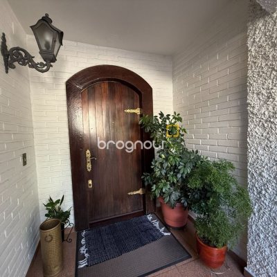Casa com 416m², 3 quartos (sendo 1 suíte), 4 garagens, no bairro Agronômica em Florianópolis