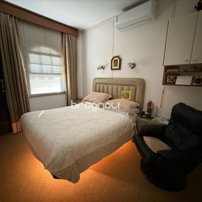 Casa com 416m², 3 quartos (sendo 1 suíte), 4 garagens, no bairro Agronômica em Florianópolis
