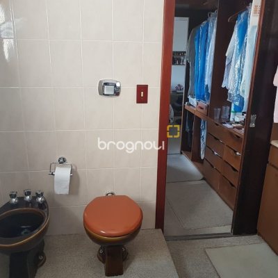 Casa com 416m², 3 quartos (sendo 1 suíte), 4 garagens, no bairro Agronômica em Florianópolis