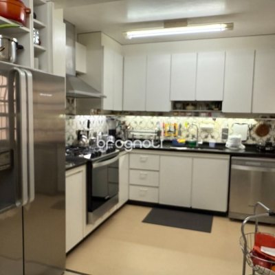 Casa com 416m², 3 quartos (sendo 1 suíte), 4 garagens, no bairro Agronômica em Florianópolis