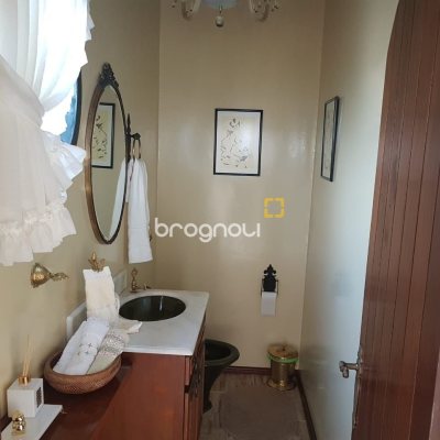 Casa com 416m², 3 quartos (sendo 1 suíte), 4 garagens, no bairro Agronômica em Florianópolis