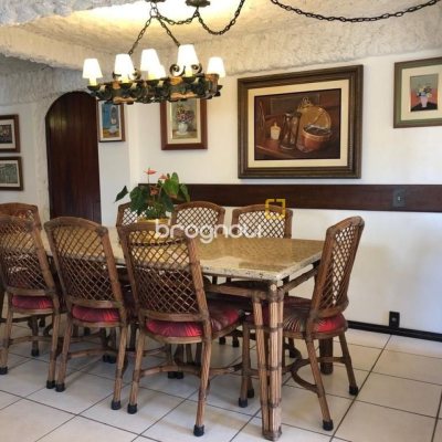 Casa com 416m², 3 quartos (sendo 1 suíte), 4 garagens, no bairro Agronômica em Florianópolis