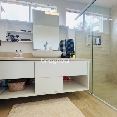 Casa com 160m², 4 quartos, 2 garagens, no bairro Lagoa da Conceição em Florianópolis