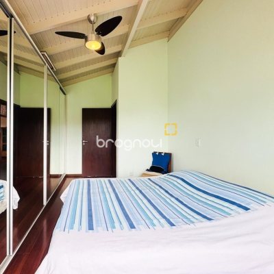 Casa com 160m², 4 quartos, 2 garagens, no bairro Lagoa da Conceição em Florianópolis