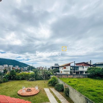 Casa com 160m², 4 quartos, 2 garagens, no bairro Lagoa da Conceição em Florianópolis