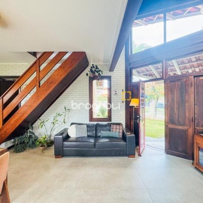 Casa com 160m², 4 quartos, 2 garagens, no bairro Lagoa da Conceição em Florianópolis
