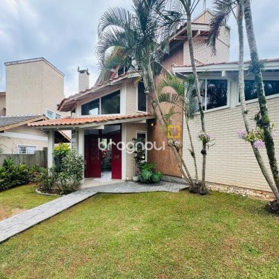 Casa com 160m², 4 quartos, 2 garagens, no bairro Lagoa da Conceição em Florianópolis