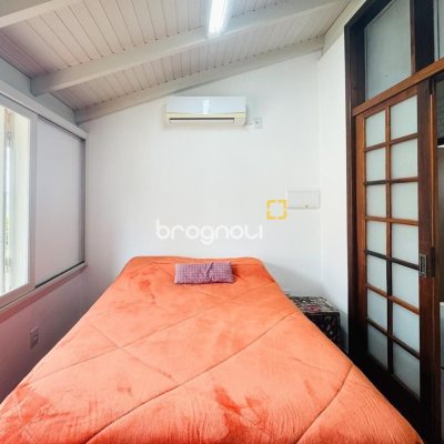 Casa com 160m², 4 quartos, 2 garagens, no bairro Lagoa da Conceição em Florianópolis