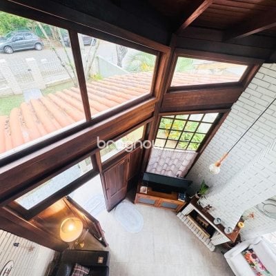 Casa com 160m², 4 quartos, 2 garagens, no bairro Lagoa da Conceição em Florianópolis