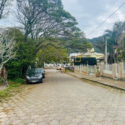 Casa com 160m², 4 quartos, 2 garagens, no bairro Lagoa da Conceição em Florianópolis