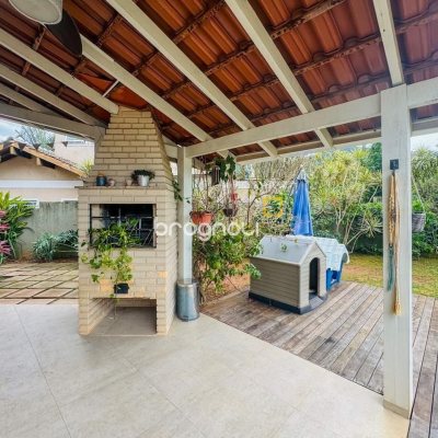 Casa com 160m², 4 quartos, 2 garagens, no bairro Lagoa da Conceição em Florianópolis