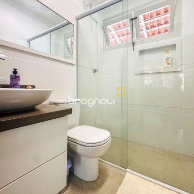 Casa com 160m², 4 quartos, 2 garagens, no bairro Lagoa da Conceição em Florianópolis