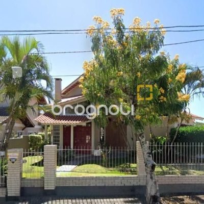 Casa com 160m², 4 quartos, 2 garagens, no bairro Lagoa da Conceição em Florianópolis