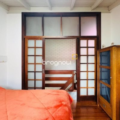 Casa com 160m², 4 quartos, 2 garagens, no bairro Lagoa da Conceição em Florianópolis