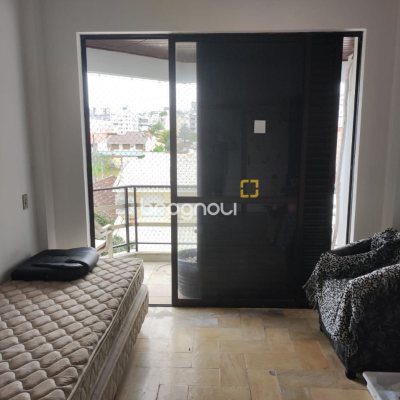 Apartamento com 155m², 3 quartos (sendo 1 suíte), 1 garagem, no bairro Estreito em Florianópolis