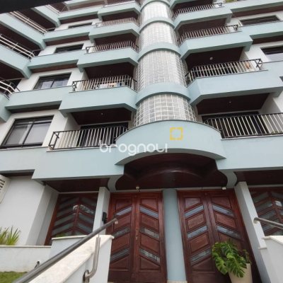 Apartamento com 155m², 3 quartos (sendo 1 suíte), 1 garagem, no bairro Estreito em Florianópolis