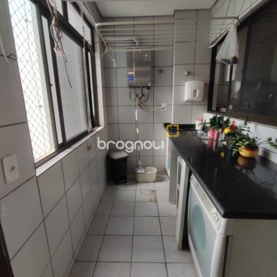 Apartamento com 155m², 3 quartos (sendo 1 suíte), 1 garagem, no bairro Estreito em Florianópolis