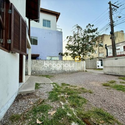 Casa com 140m², 4 quartos (sendo 1 suíte), 1 garagem, no bairro Ingleses em Florianópolis
