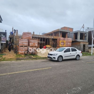 Casa de Condomínio com 238m², 3 quartos (sendo 3 suítes), 2 garagens, no bairro São João do Rio Vermelho em Florianópolis
