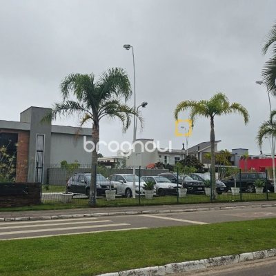 Casa de Condomínio com 238m², 3 quartos (sendo 3 suítes), 2 garagens, no bairro São João do Rio Vermelho em Florianópolis