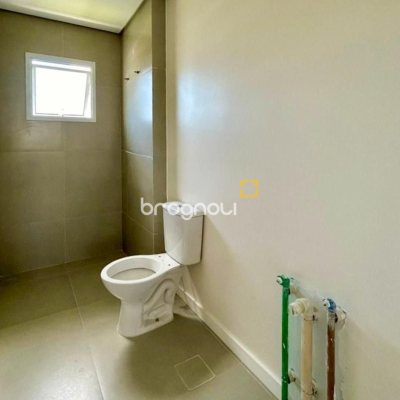 Casa de Condomínio com 110m², 3 quartos (sendo 1 suíte), 2 garagens, no bairro Morro das Pedras em Florianópolis