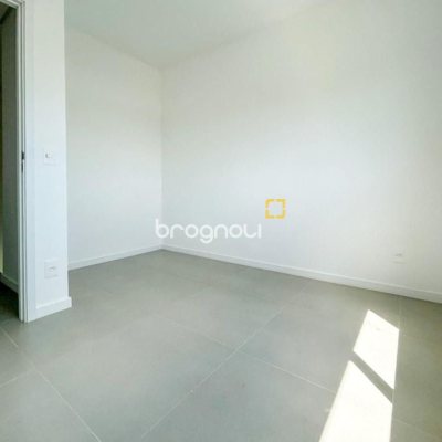 Casa de Condomínio com 110m², 3 quartos (sendo 1 suíte), 2 garagens, no bairro Morro das Pedras em Florianópolis