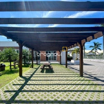 Casa de Condomínio com 110m², 3 quartos (sendo 1 suíte), 2 garagens, no bairro Morro das Pedras em Florianópolis