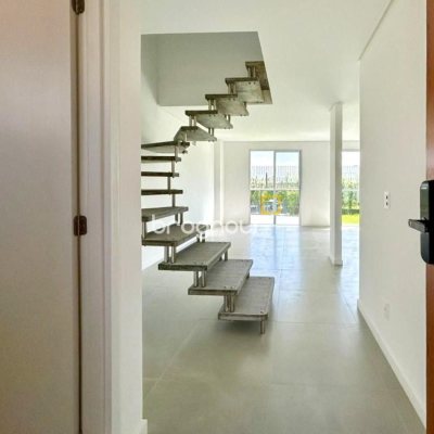 Casa de Condomínio com 110m², 3 quartos (sendo 1 suíte), 2 garagens, no bairro Morro das Pedras em Florianópolis
