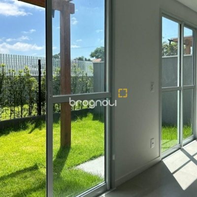 Casa de Condomínio com 110m², 3 quartos (sendo 1 suíte), 2 garagens, no bairro Morro das Pedras em Florianópolis
