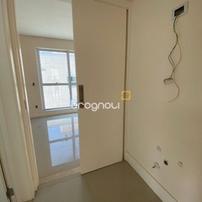 Apartamento com 98m², 3 quartos (sendo 1 suíte), 1 garagem, no bairro Pedra Branca em Palhoça